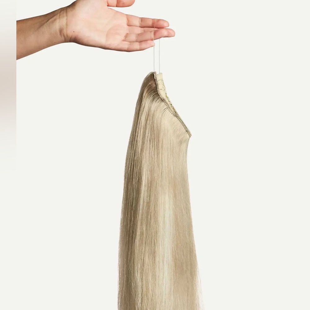 NEW NEVER USED Luxyhair 20" Seamless Beige Blonde
Balayage Clip-Ins (180g)
